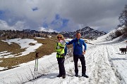 02 Ancora strisciate di neve ai Piani d'Artavaggio